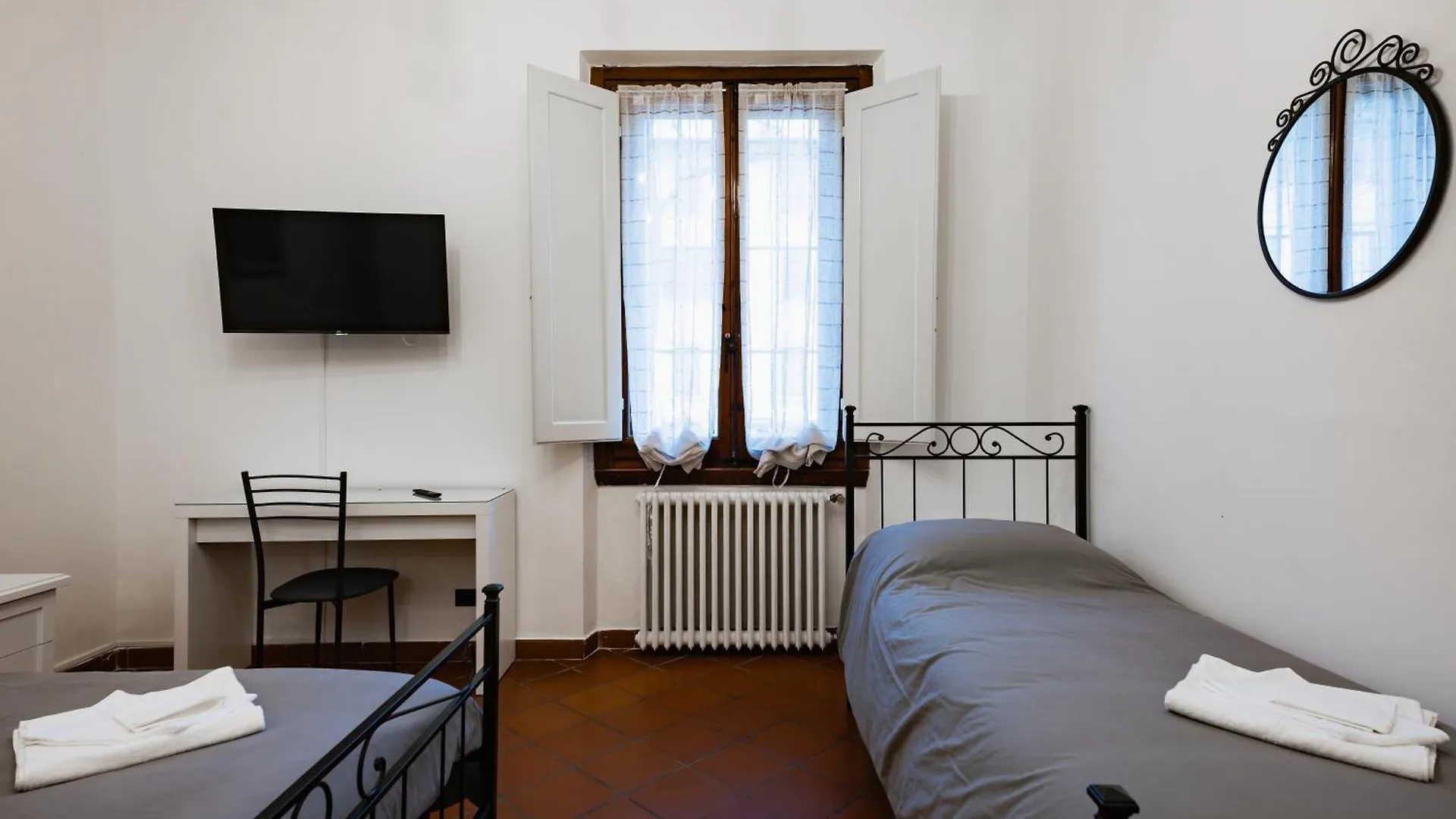 Charming Home With Exclusive Courtyard In Center Of Firenze Appartamento